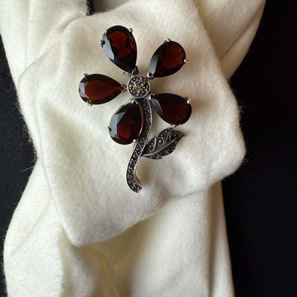 Vintage Floral Brooch with Reddish BrownGemstones